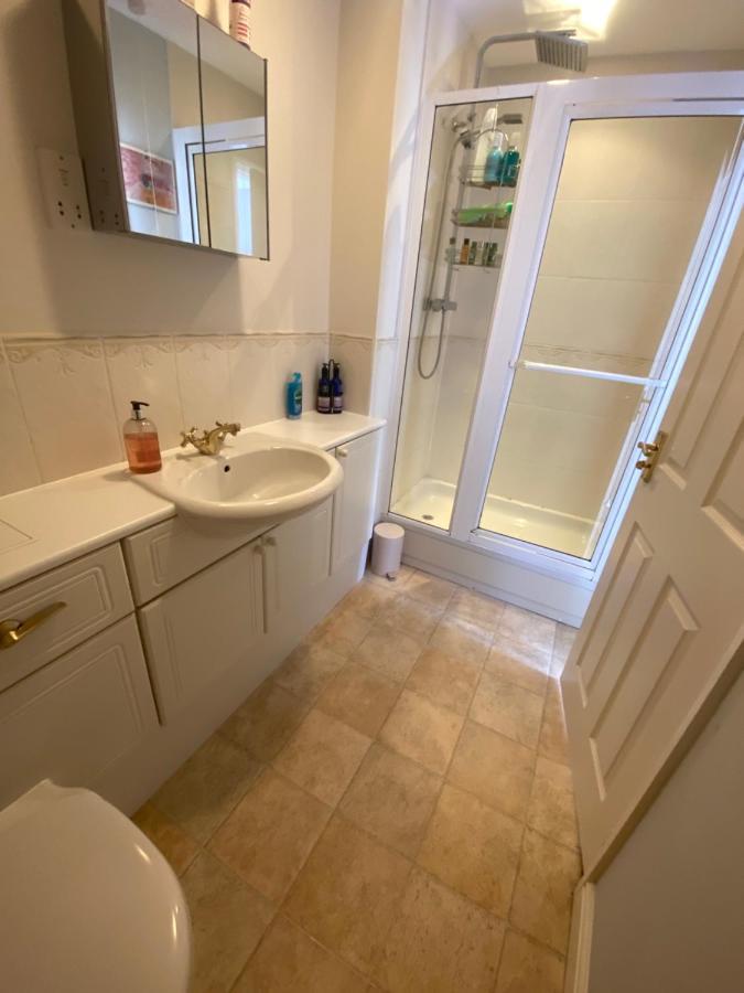 Choice Of One Double Bedroom With A Comfy Double Bed And Private En Suite For Solo Travellers Or Couples ,Or Alternatively Book Two Double Bedrooms For Families Or Friends Paddock Wood Exterior foto