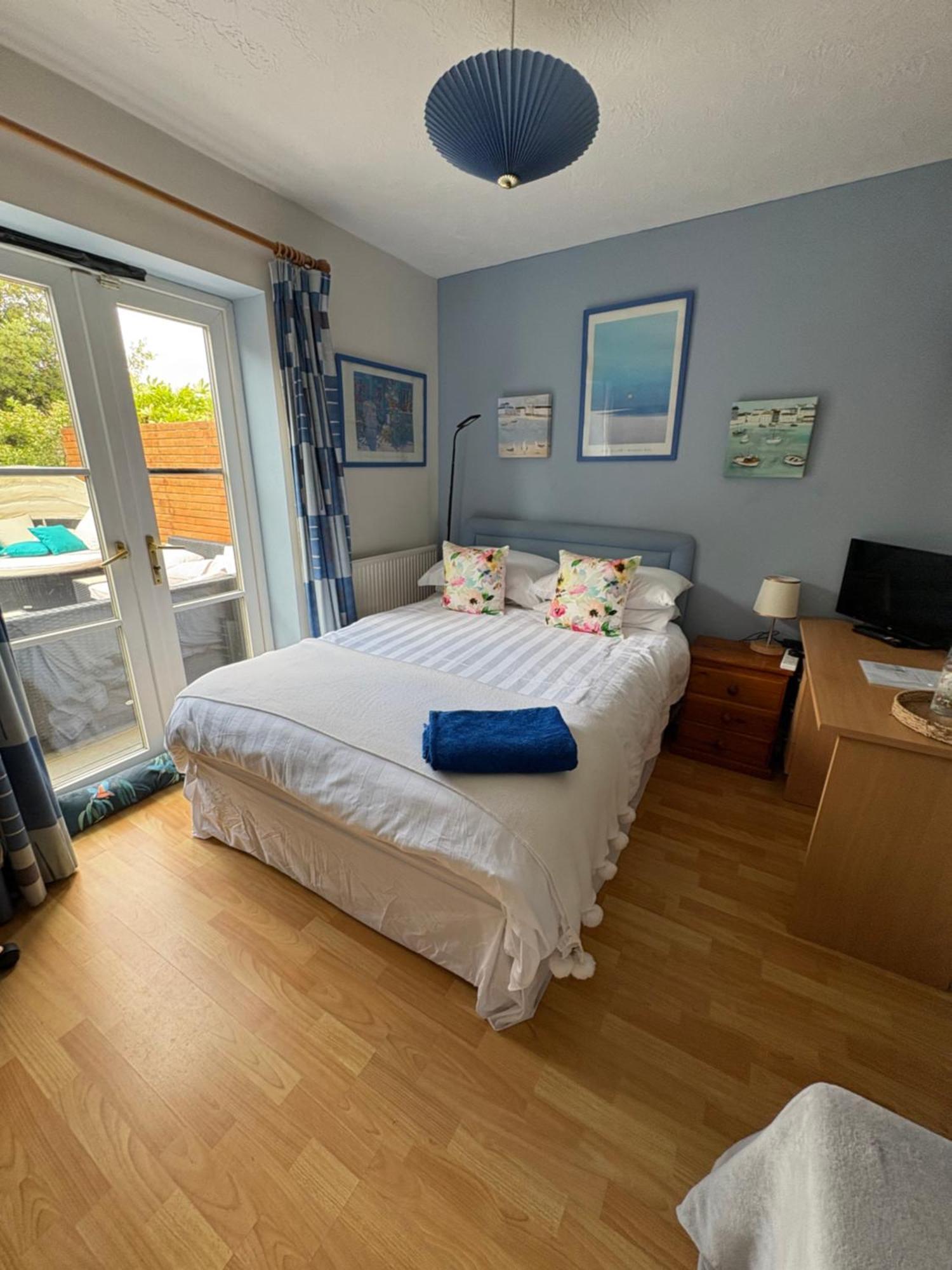 Choice Of One Double Bedroom With A Comfy Double Bed And Private En Suite For Solo Travellers Or Couples ,Or Alternatively Book Two Double Bedrooms For Families Or Friends Paddock Wood Exterior foto